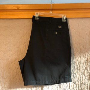 Dockers Men's Pleated Black Shorts Size 44
